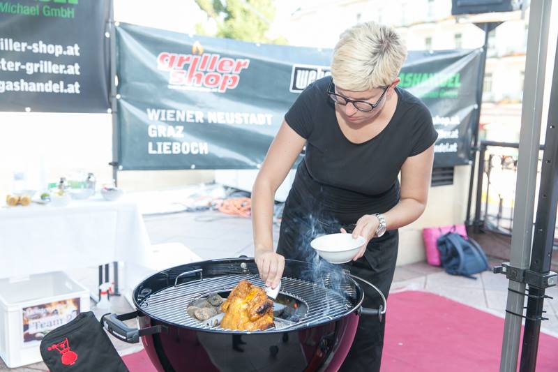 Kurz nochmal mit etwas Öl bepinseln.